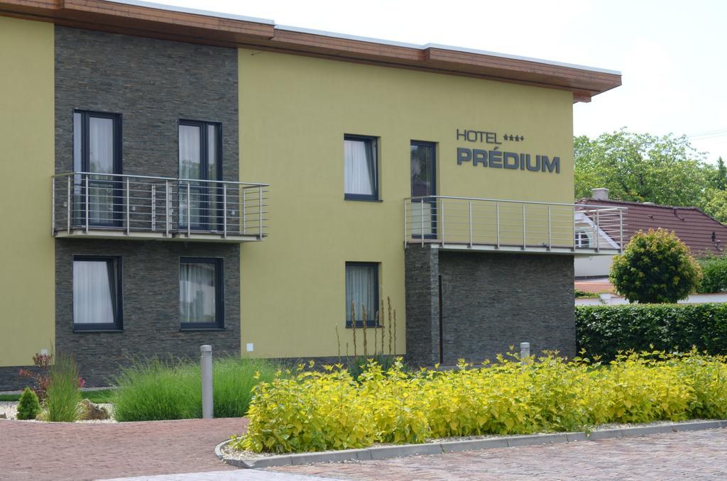 Hotel Predium Vrable Luaran gambar